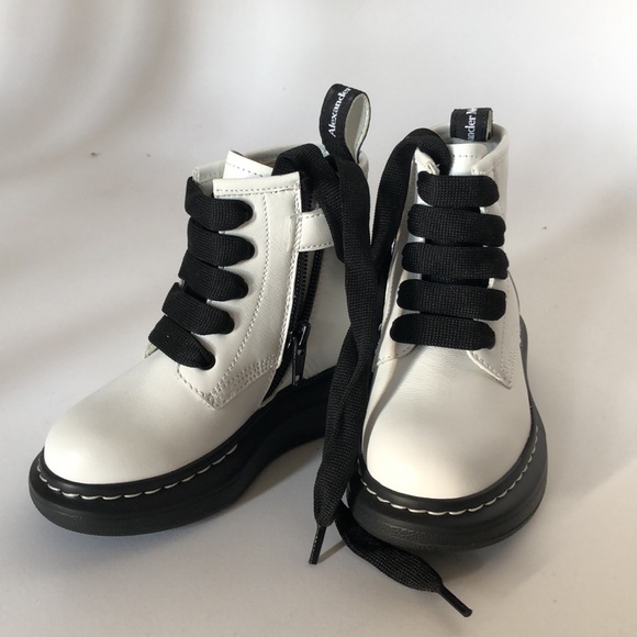 Brand new Alexander McQueen unisex kids  white boots size 25 - Picture 2 of 7